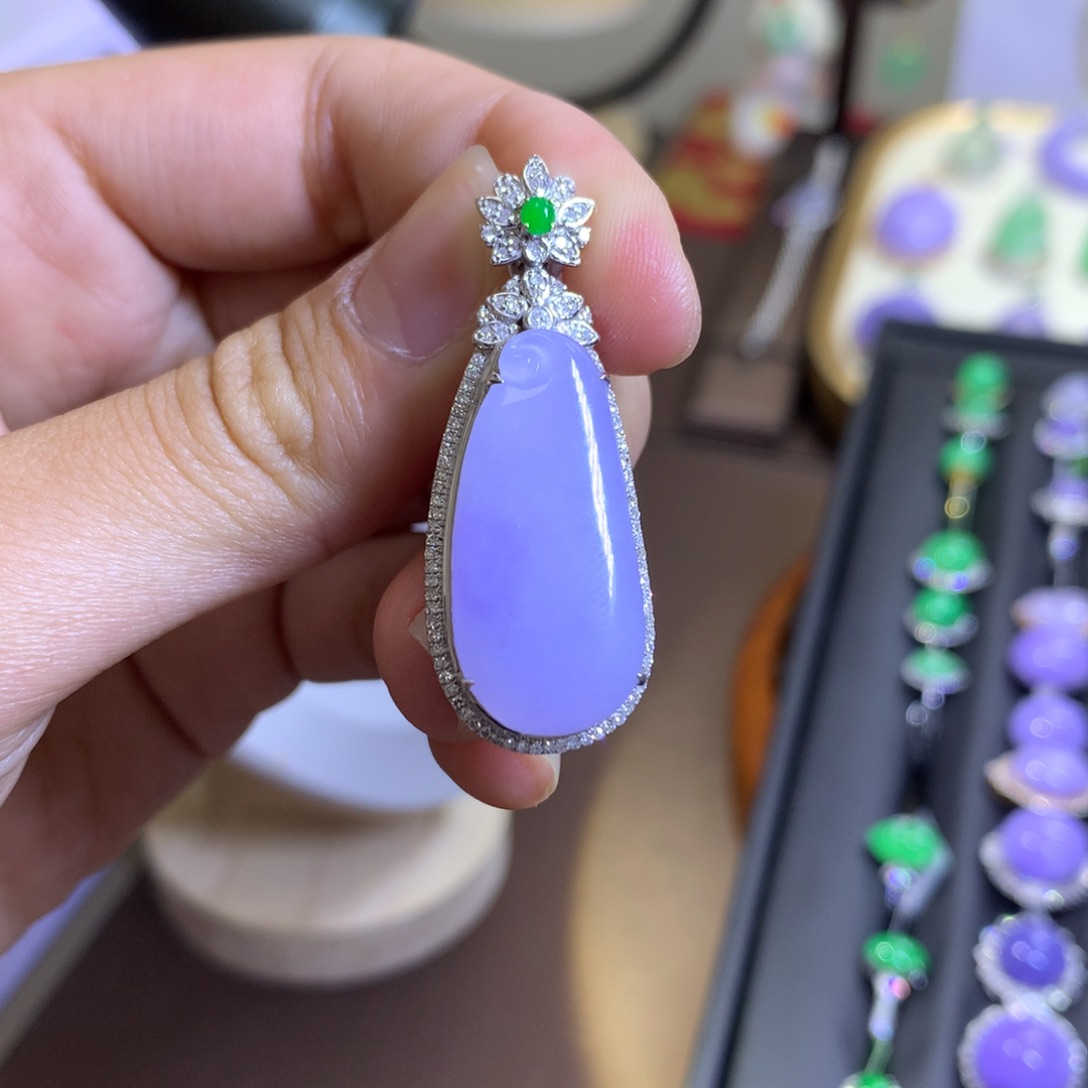 翡翠18K金镶嵌颈饰翡翠