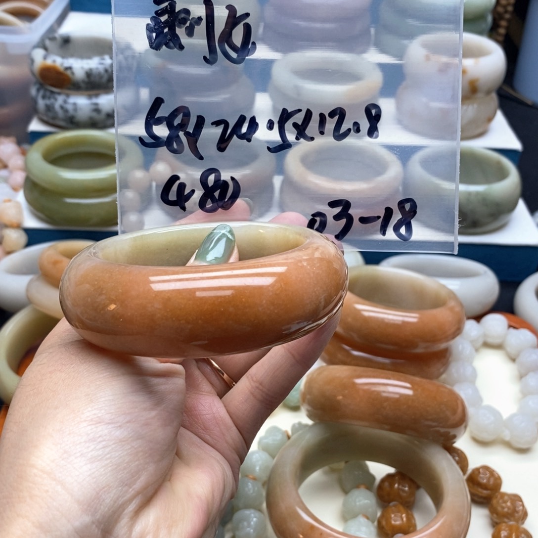 石英质玉未镶嵌手镯爱****女