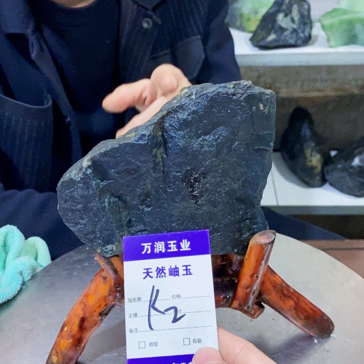 蛇纹石玉原石未镶嵌