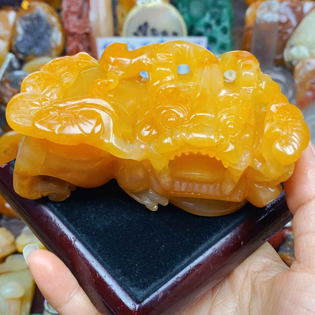 石英质玉（黄龙玉）未镶嵌颈饰