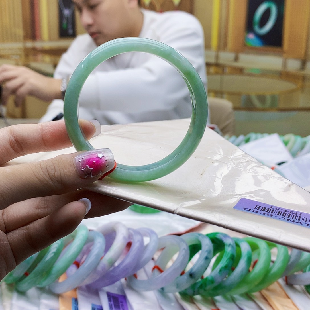 翡翠未镶嵌手镯hhh