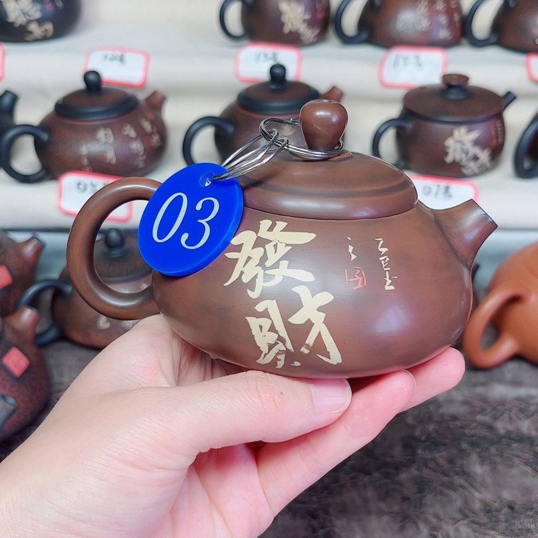 200毫升微微瑕纯手工刻填胖墩壶