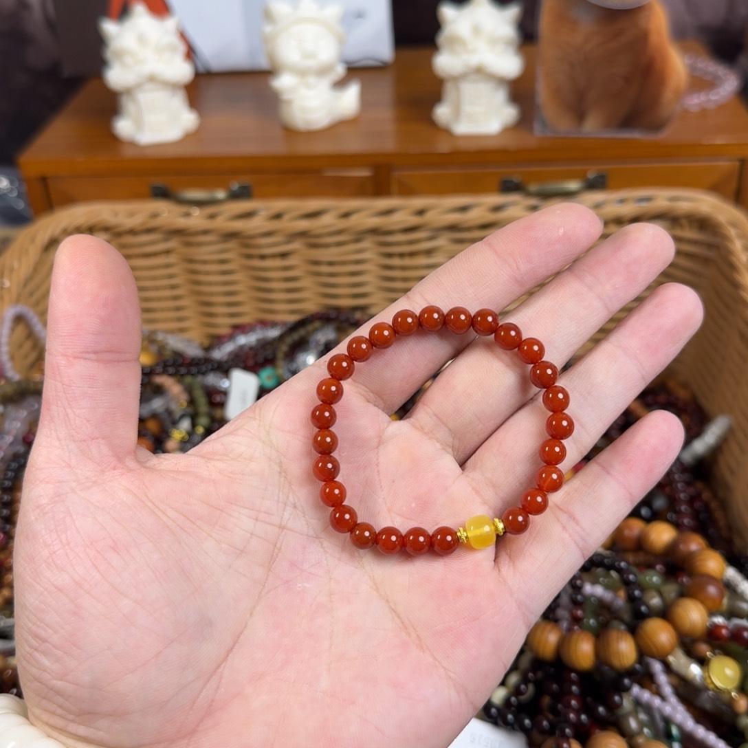 南红玛瑙手链合金月****?