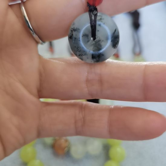 未镶嵌蛇纹石玉吊坠