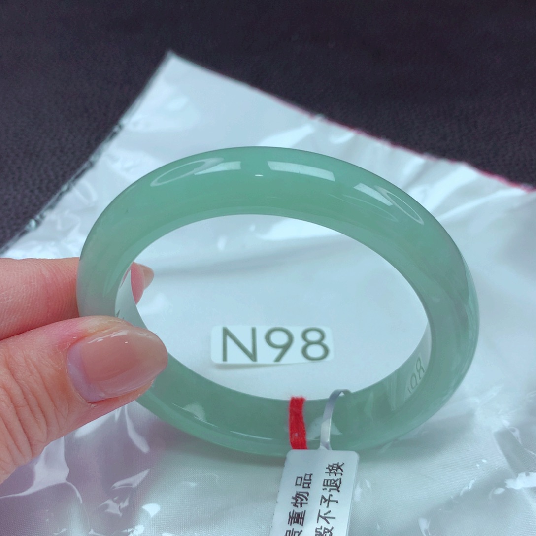 翡翠手镯未镶嵌手镯88