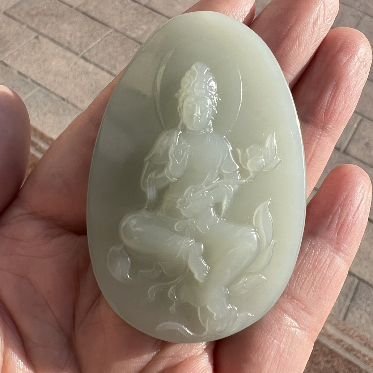新疆和田玉且末料青白玉观音