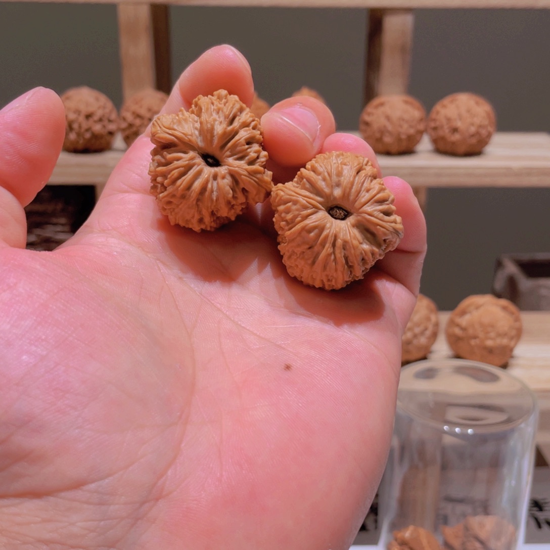 霍***群文玩核桃把件南疆