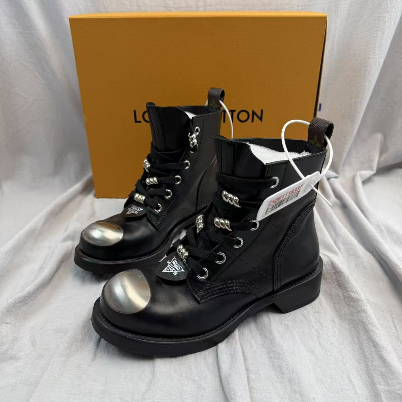 99新 LouisVuitton/路易威登 36/金属黑色女士短靴xxs282