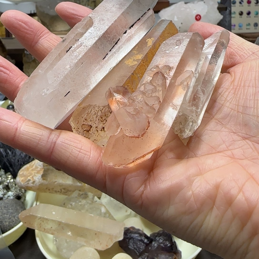 未镶嵌车挂水晶不退换马达加斯加晶柱