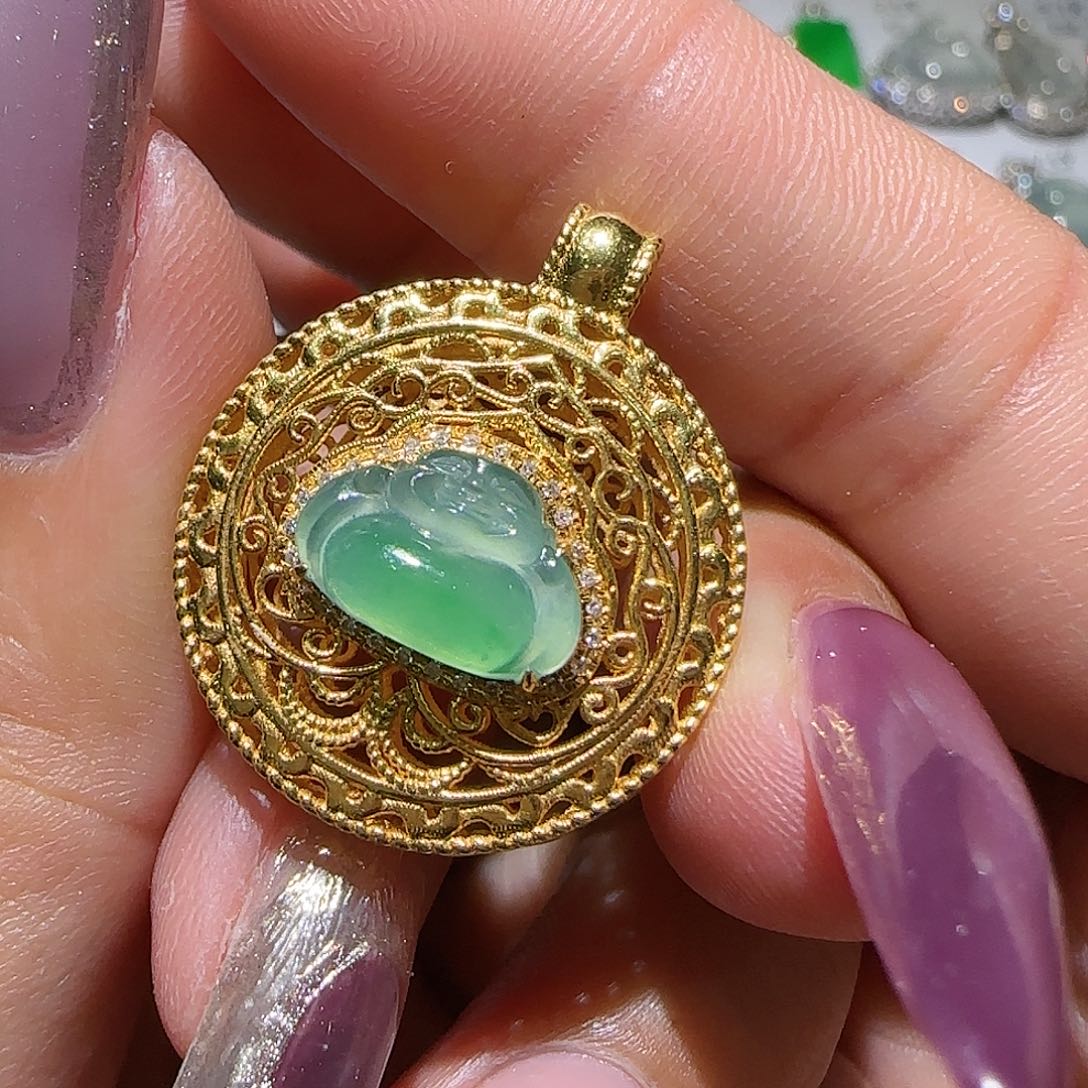 【闪购商品】颈饰18K金镶嵌翡翠天然