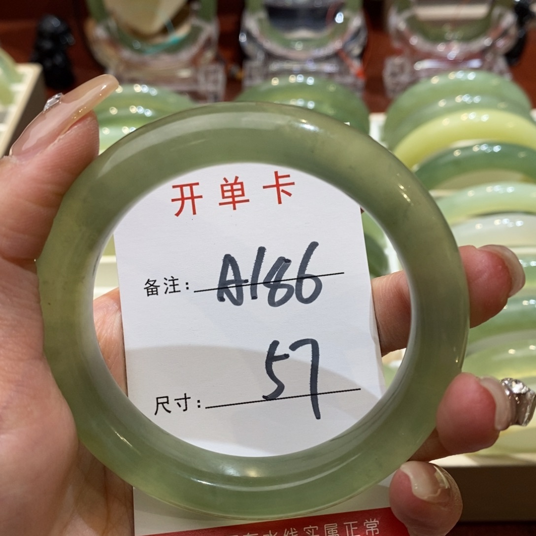 【闪购商品】蛇纹石玉手镯未镶嵌