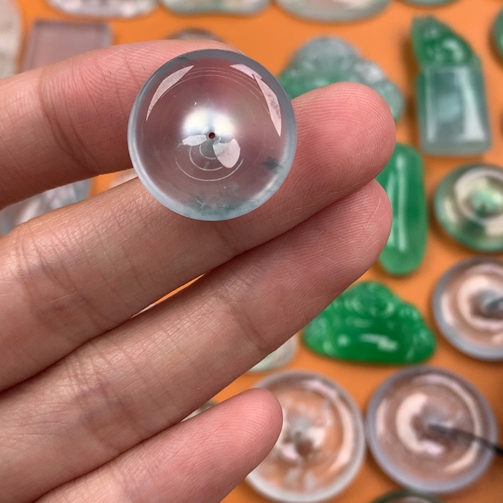 翡翠挂件未镶嵌….