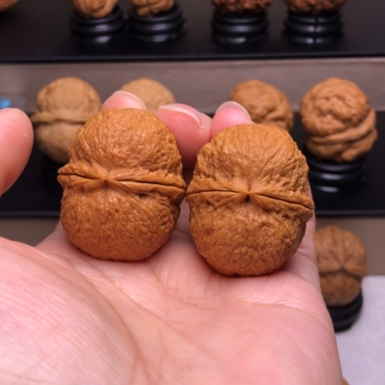 文玩核桃把件铁绣球21