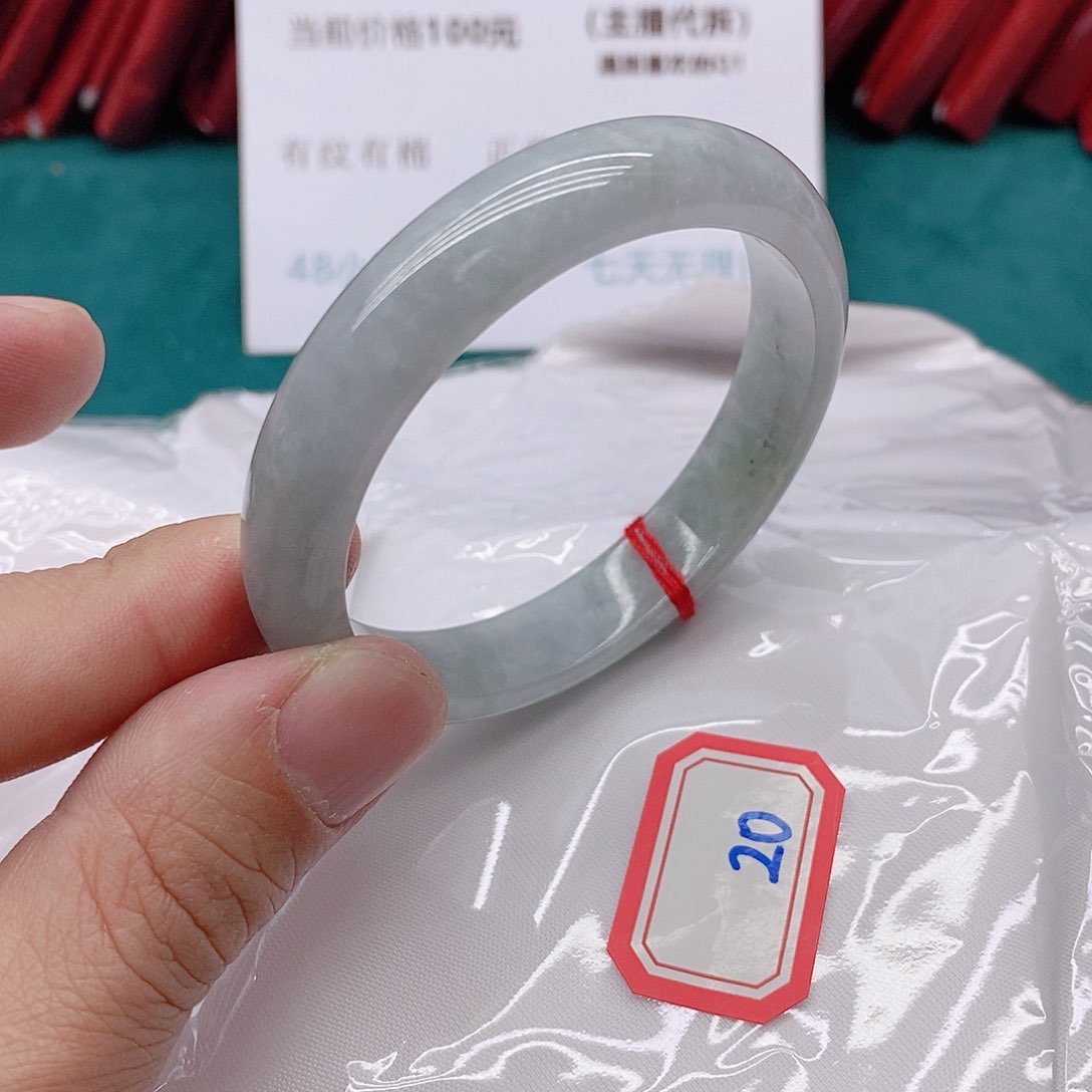翡翠手镯未镶嵌怪*人200000000
