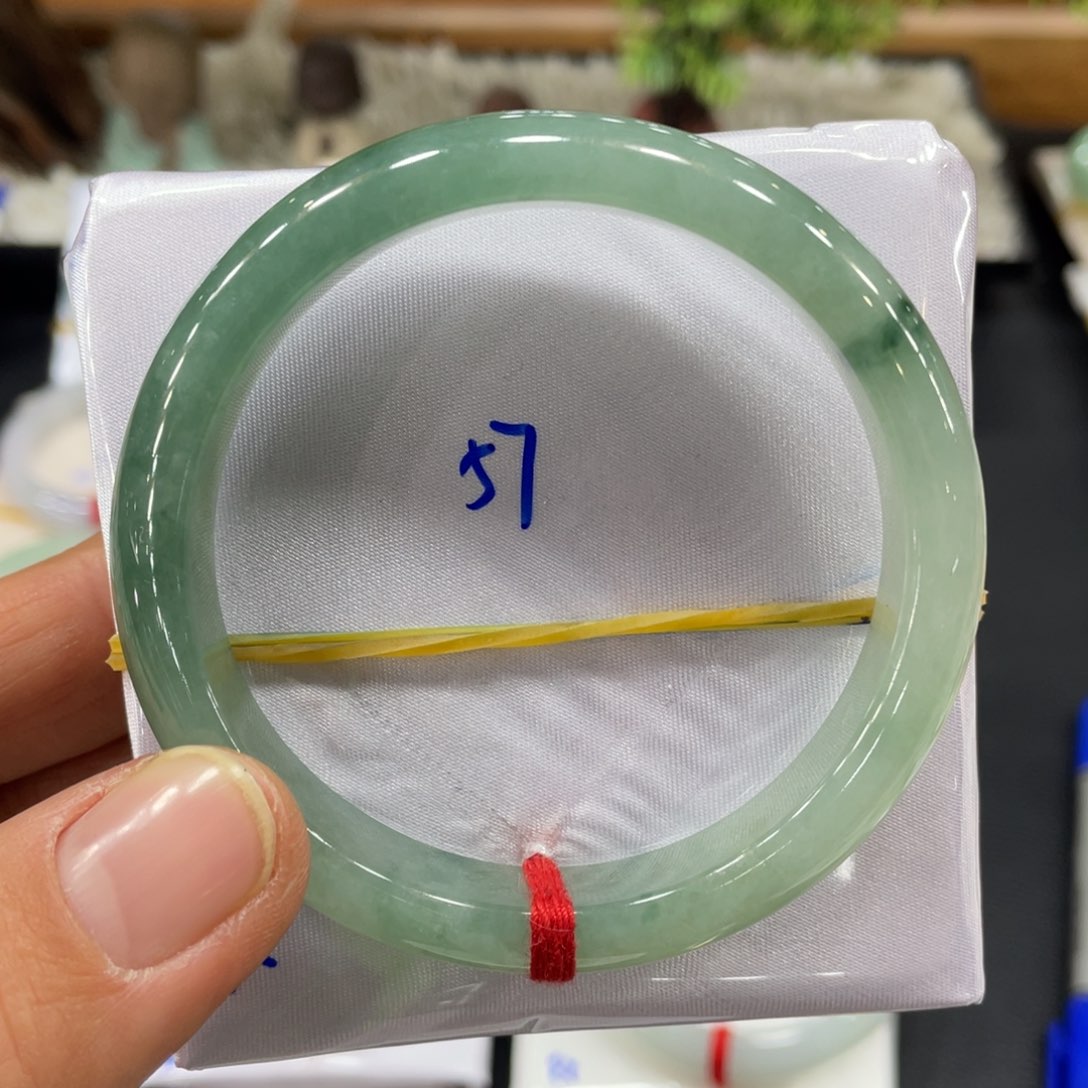翡翠手镯未镶嵌天然