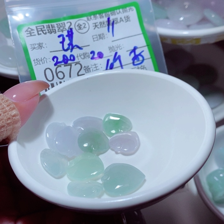 琪***子翡翠未镶嵌颈饰我