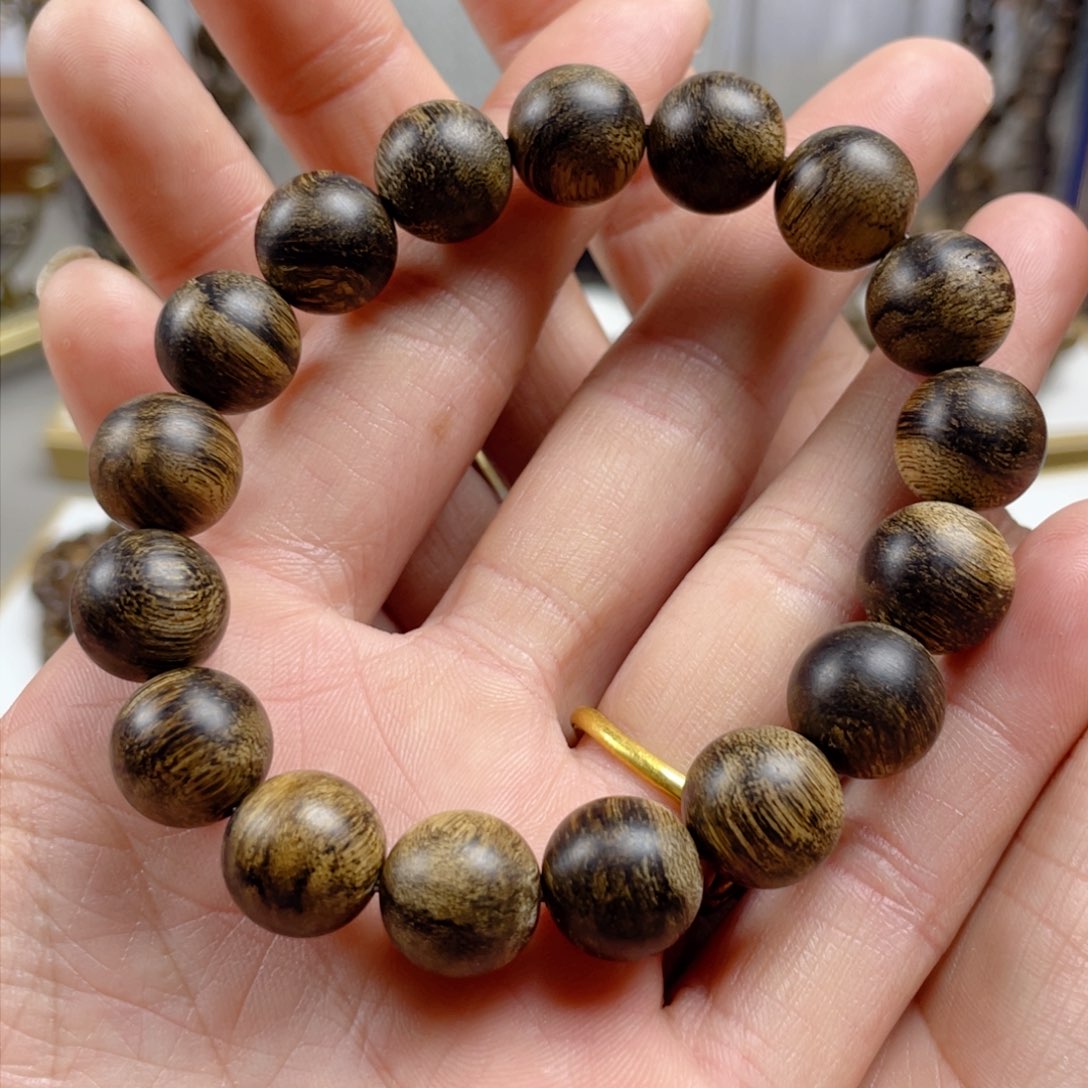 沉香手串小*小越南芽庄老白棋玉化老料满瘤疤虎斑纹1.2