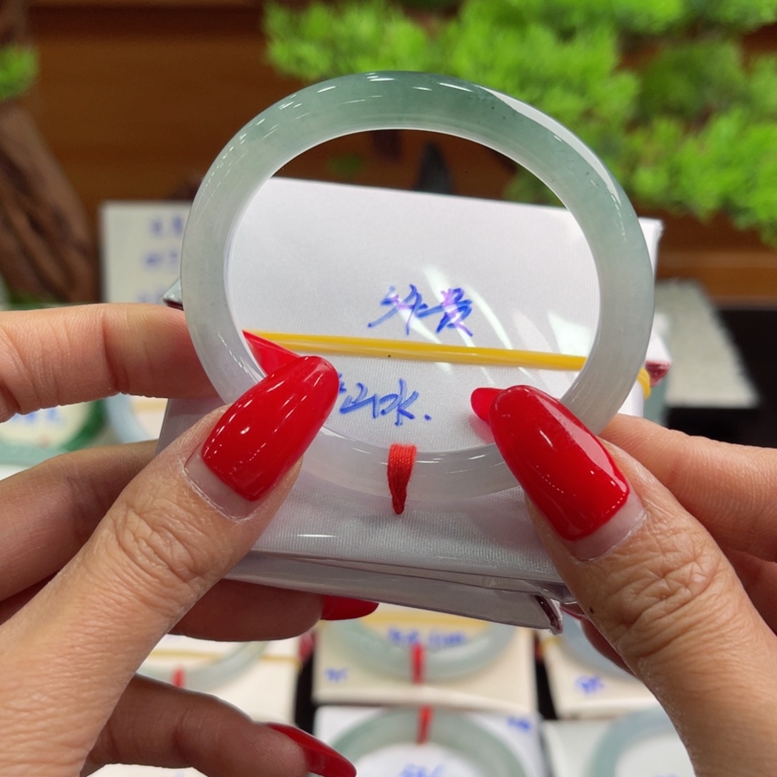 翡翠未镶嵌手镯（贵妃镯）缅甸