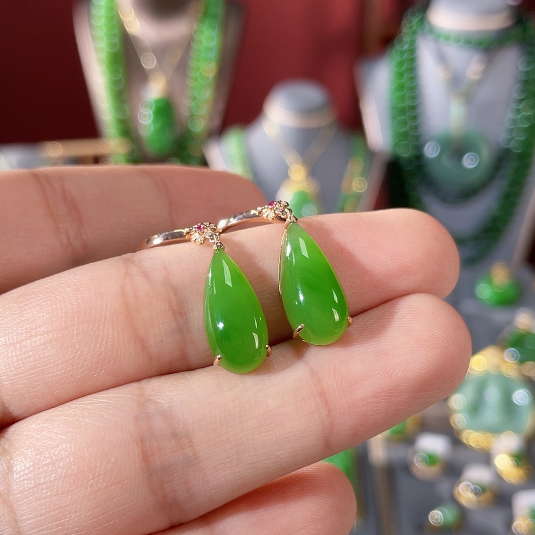 和田玉（碧玉）18K金镶嵌颈饰