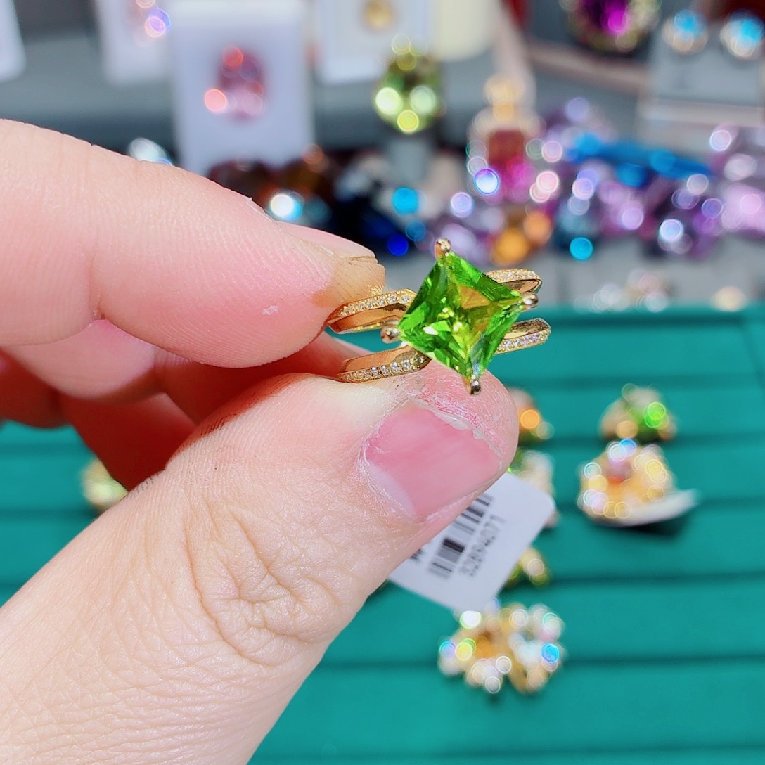 莉***）橄榄石戒指9K金镶嵌