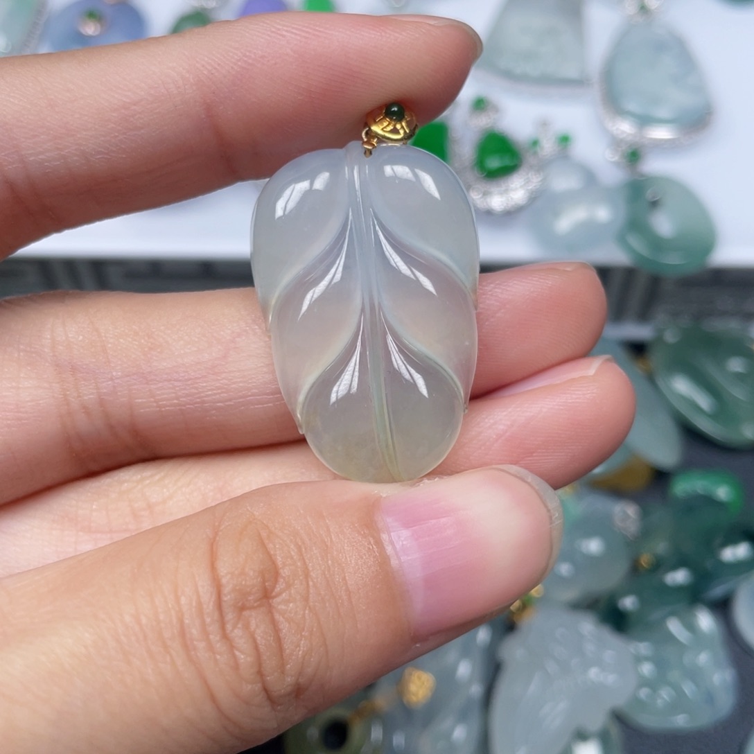 翡翠颈饰18K金镶嵌翡翠