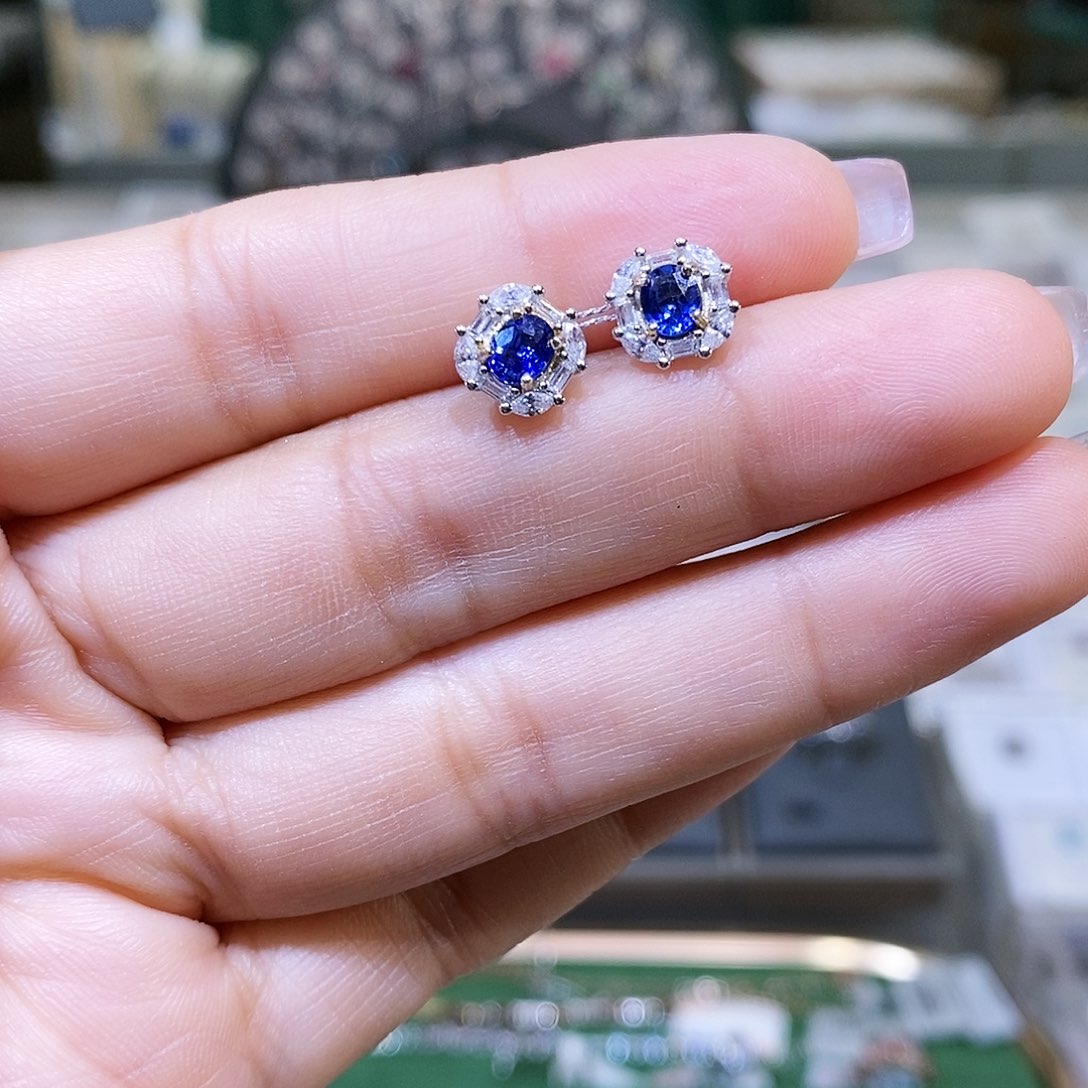 蓝宝石耳饰银S925镶嵌天然蓝宝石耳饰