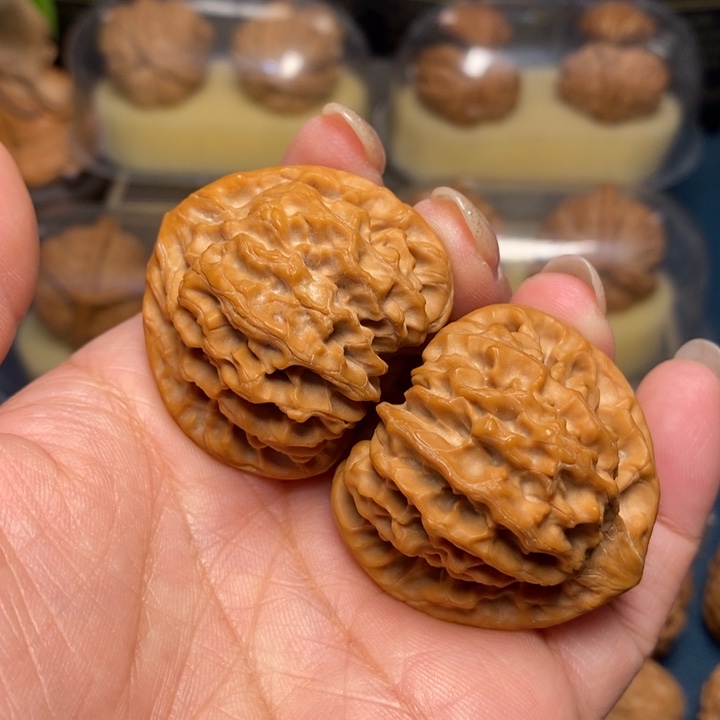【闪购商品】文玩核桃把件龙门涧