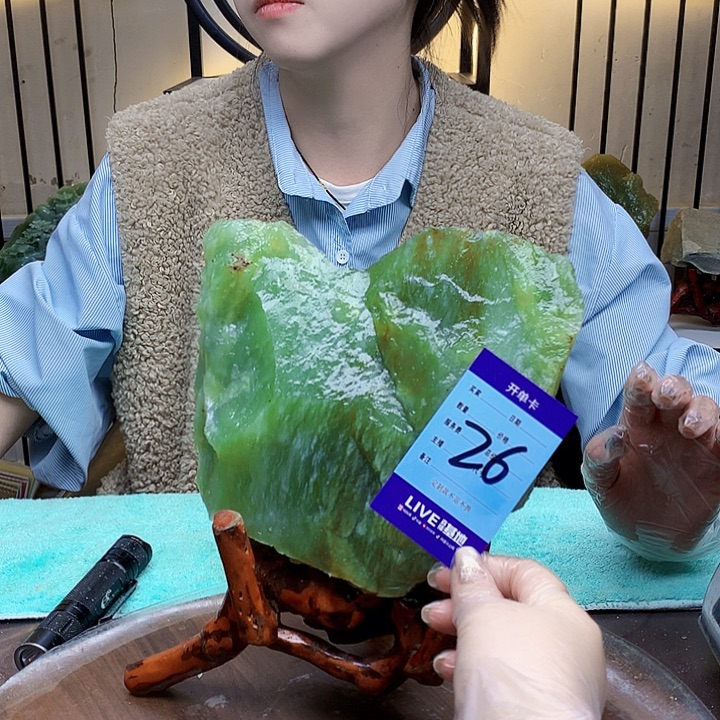 用***3蛇纹石玉未镶嵌原石