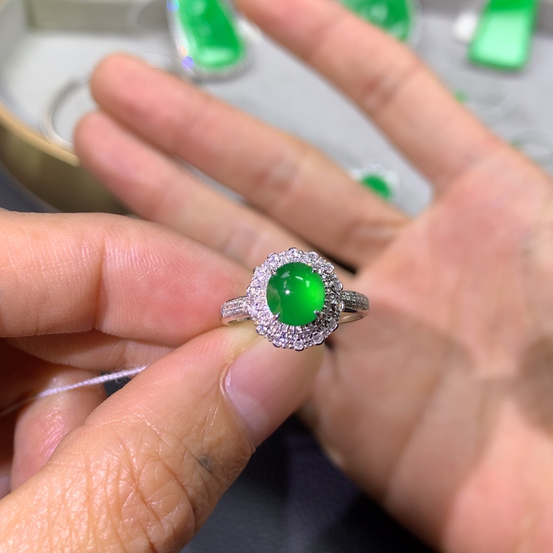 翡翠戒指18K金镶嵌翡翠