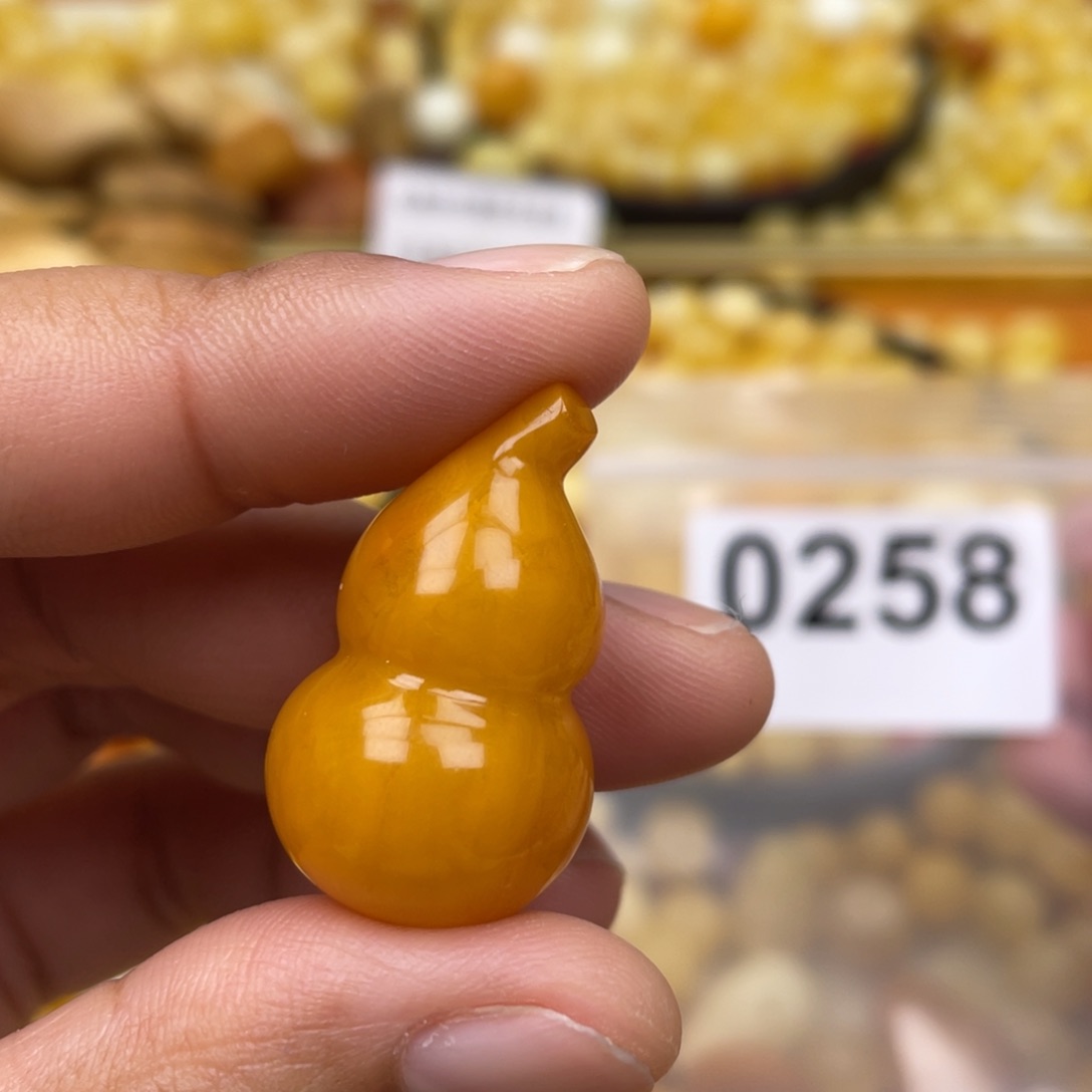 琥珀珠宝奇石未镶嵌