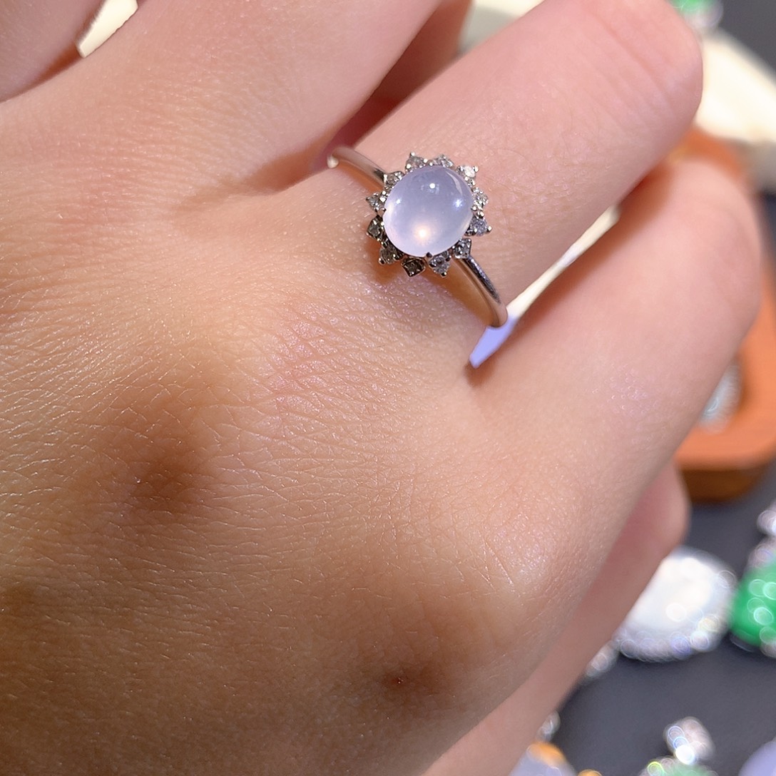 翡翠18K金镶嵌颈饰冰紫蛋面