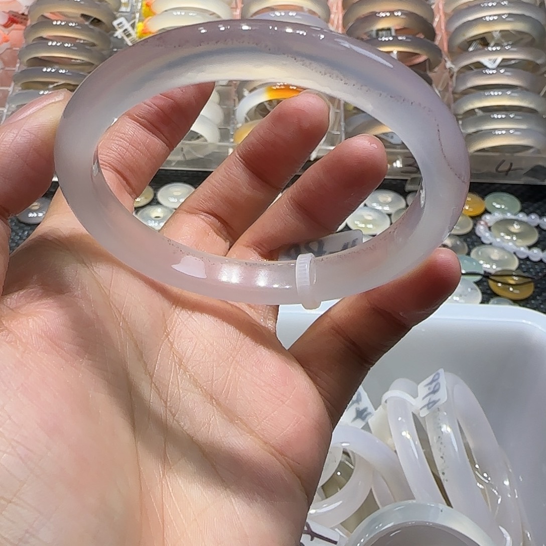 玛瑙/玉髓未镶嵌手镯朱砂纹