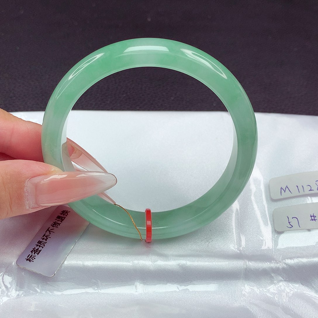 翡翠手镯未镶嵌57圈824
