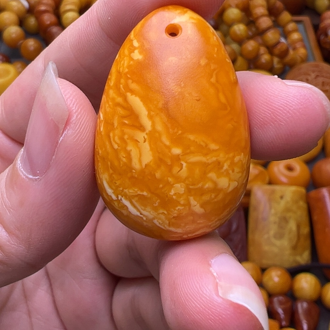 蜜蜡未镶嵌珠宝奇石