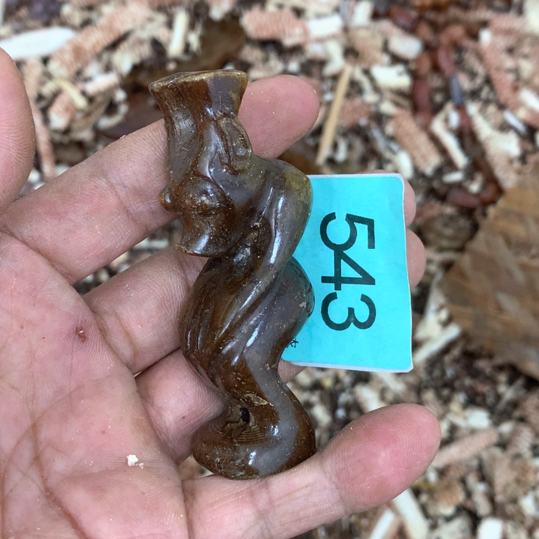 透闪石-蛇纹石玉未镶嵌颈饰