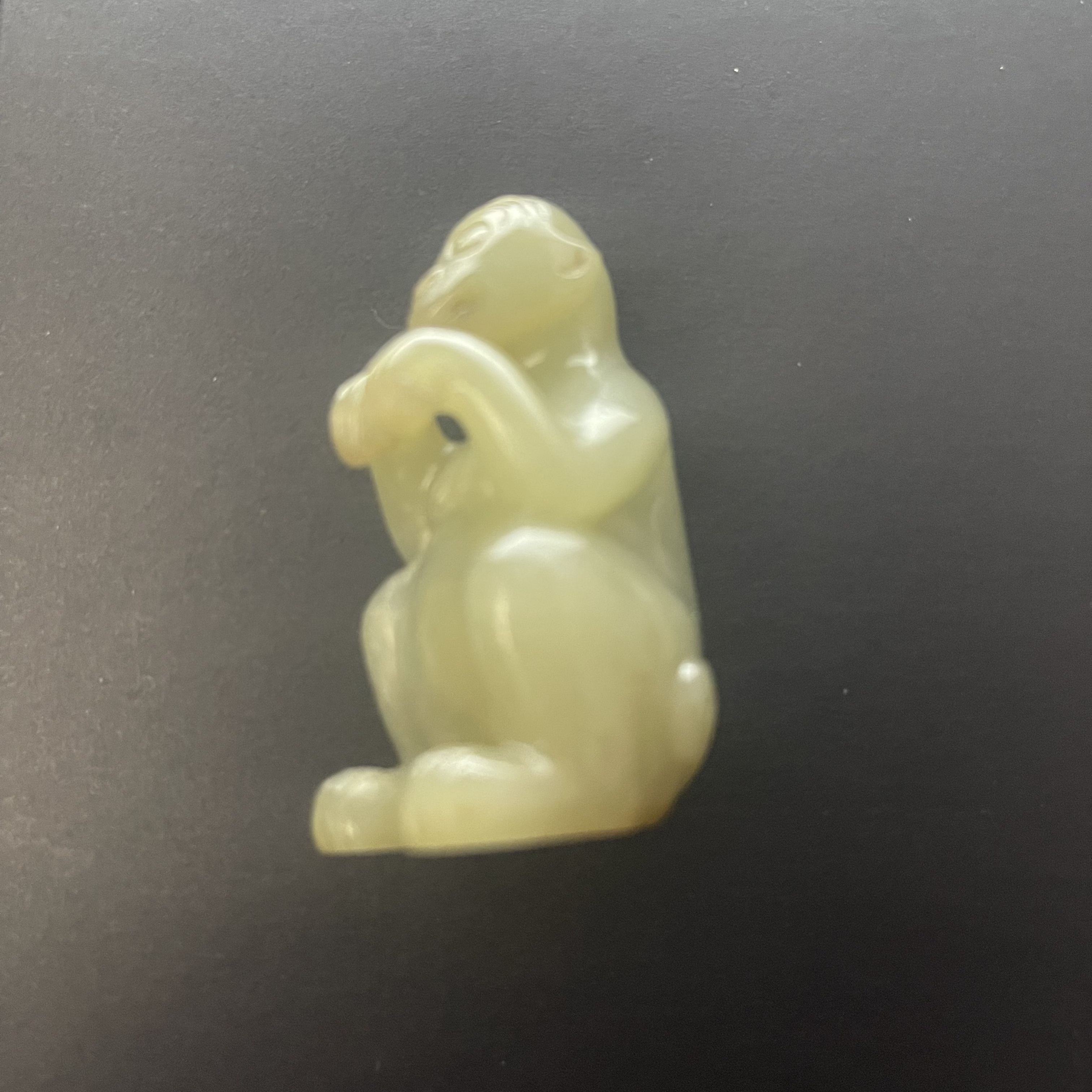 27G4  明 白玉猴子