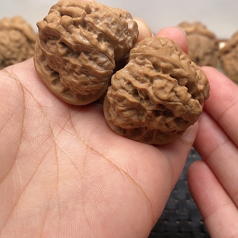 文玩核桃吊坠乱****碎边41左右全品