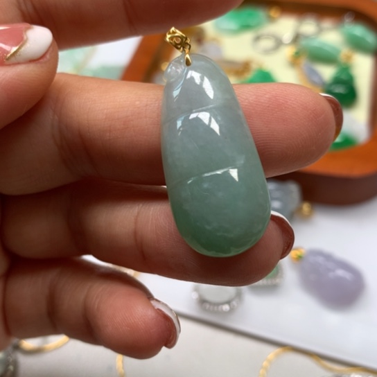 翡翠颈饰18K金镶嵌翡翠