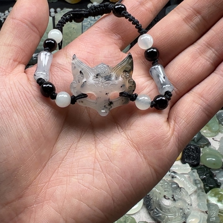 蛇纹石玉颈饰未镶嵌