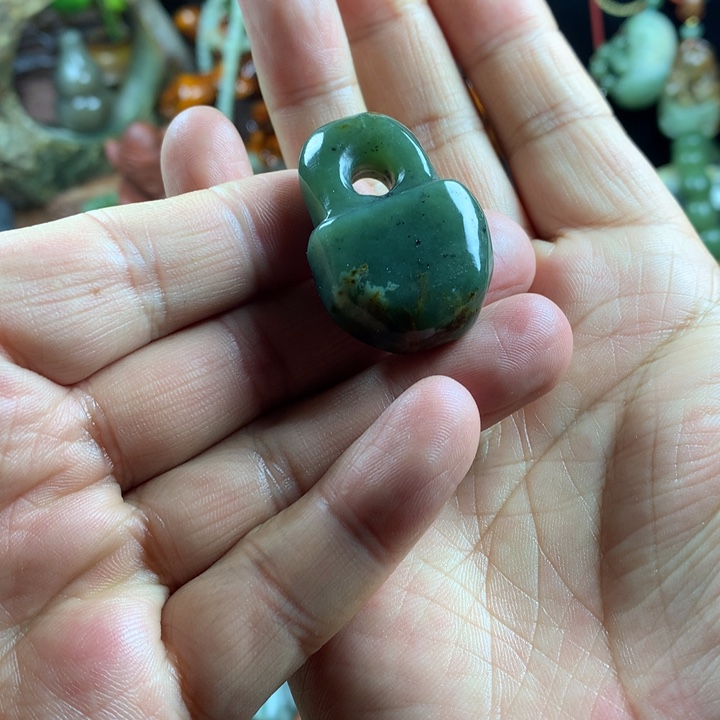 岫岩河磨玉（透闪石质玉）吊坠未镶嵌