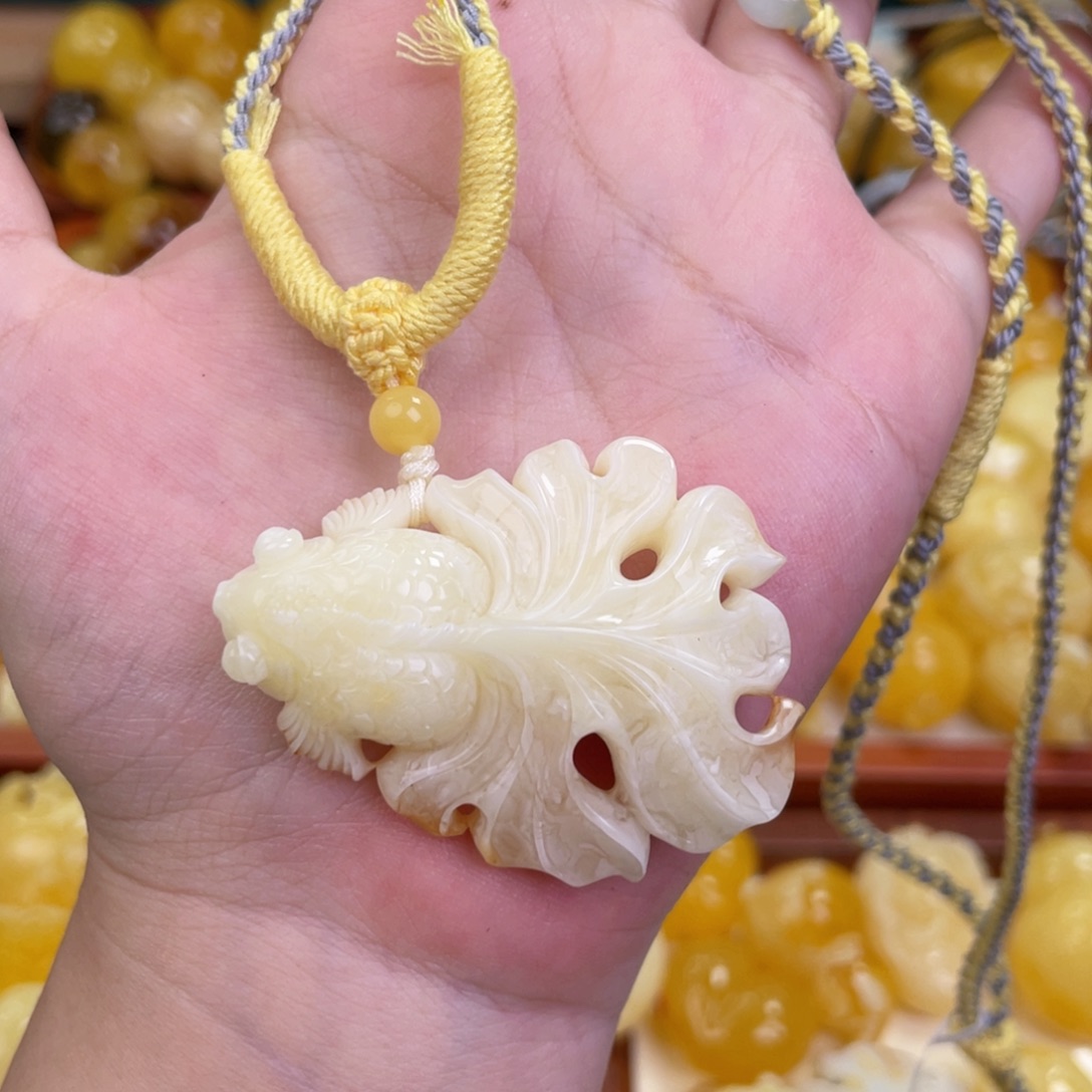 未镶嵌吊坠(赠链)蜜蜡