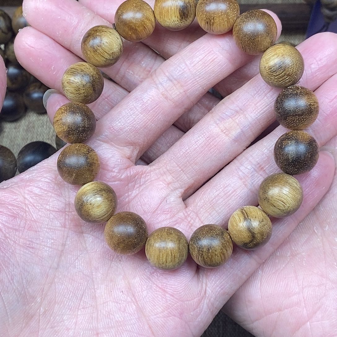 沉香手串潇***头文莱沉香