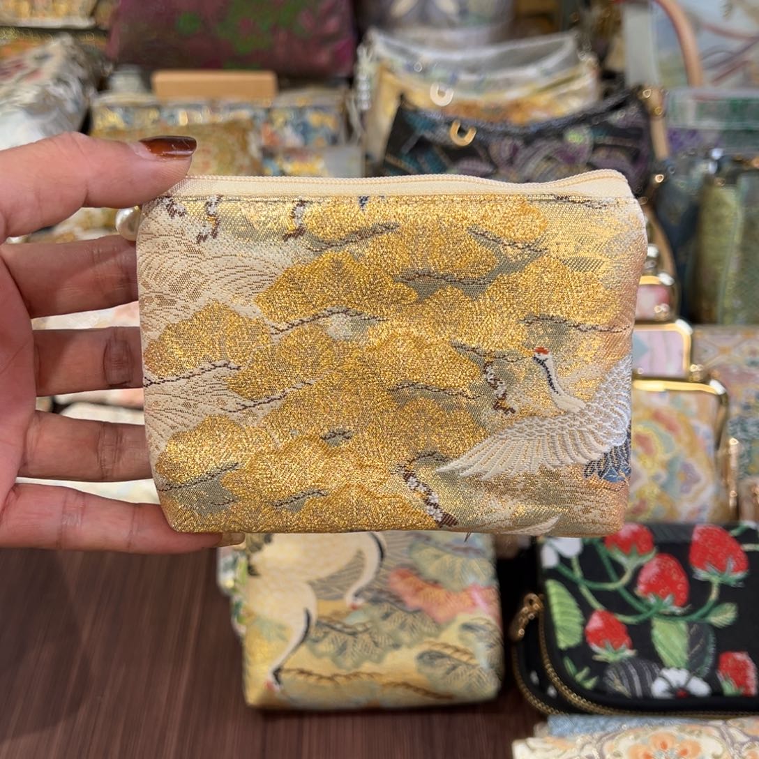 耿***邪蚕丝福利拉链零钱包