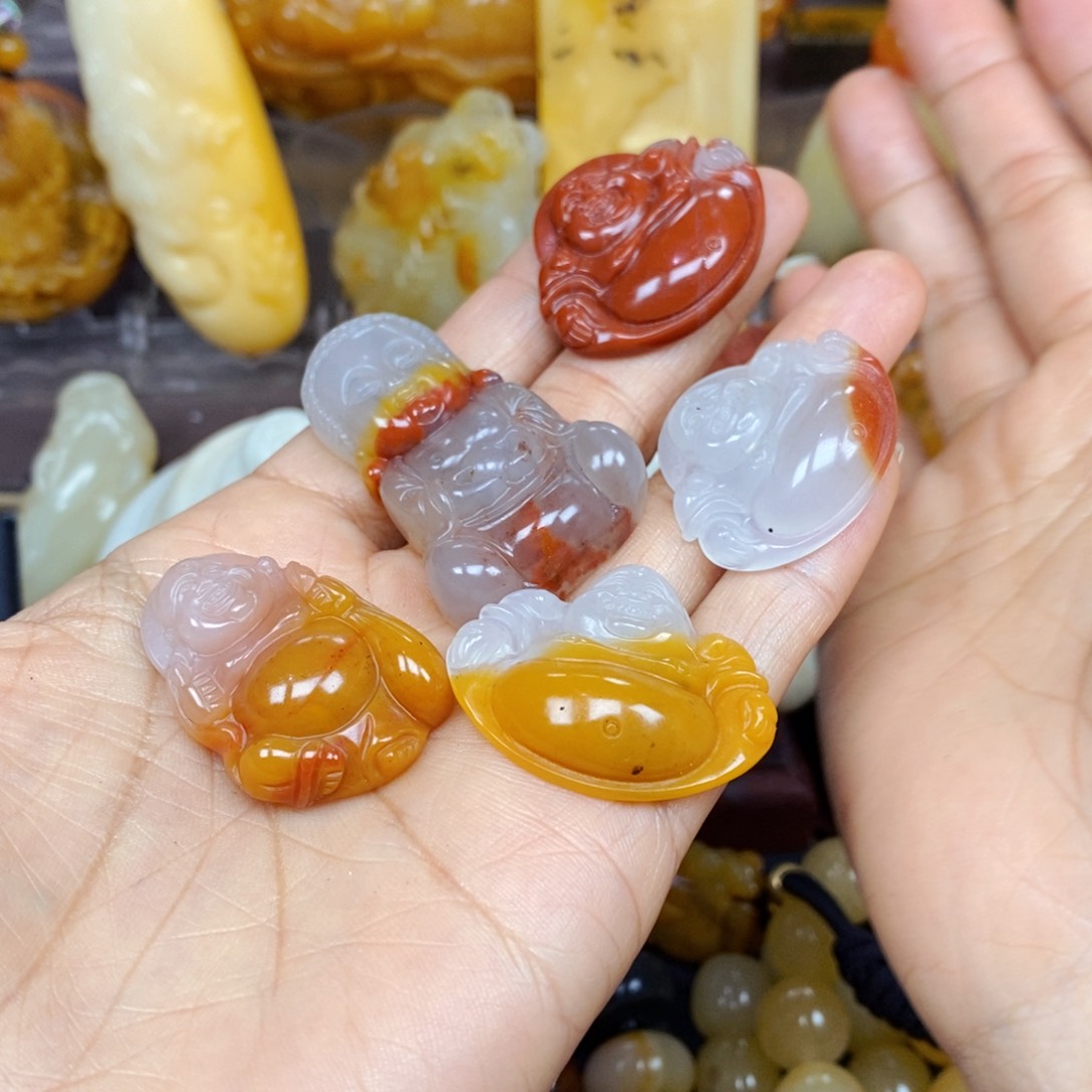石英质玉（黄龙玉）颈饰未镶嵌