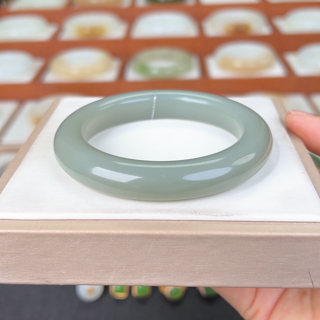 和田玉手镯未镶嵌简*和田玉沙枣青手镯