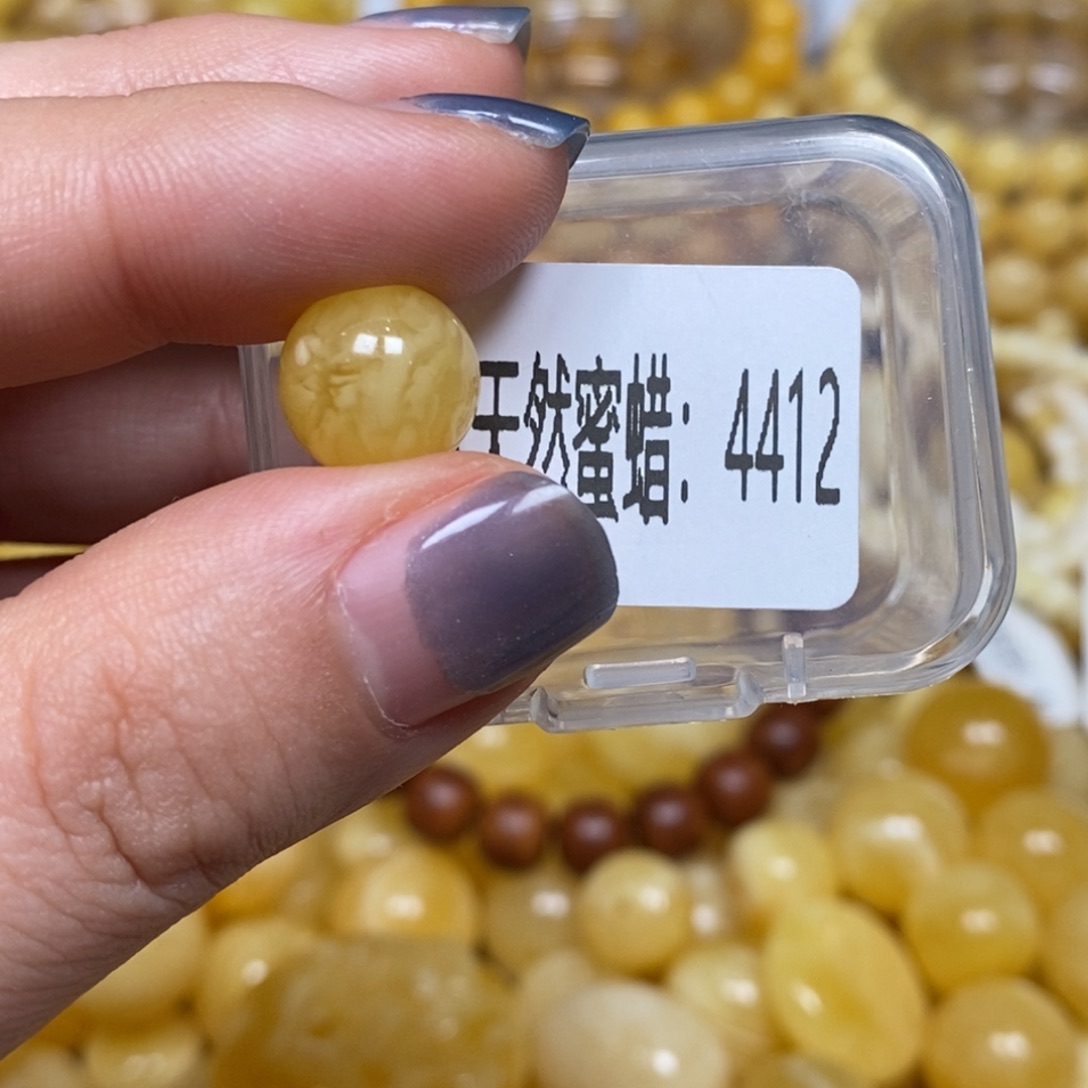 蜜蜡未镶嵌珠宝奇石