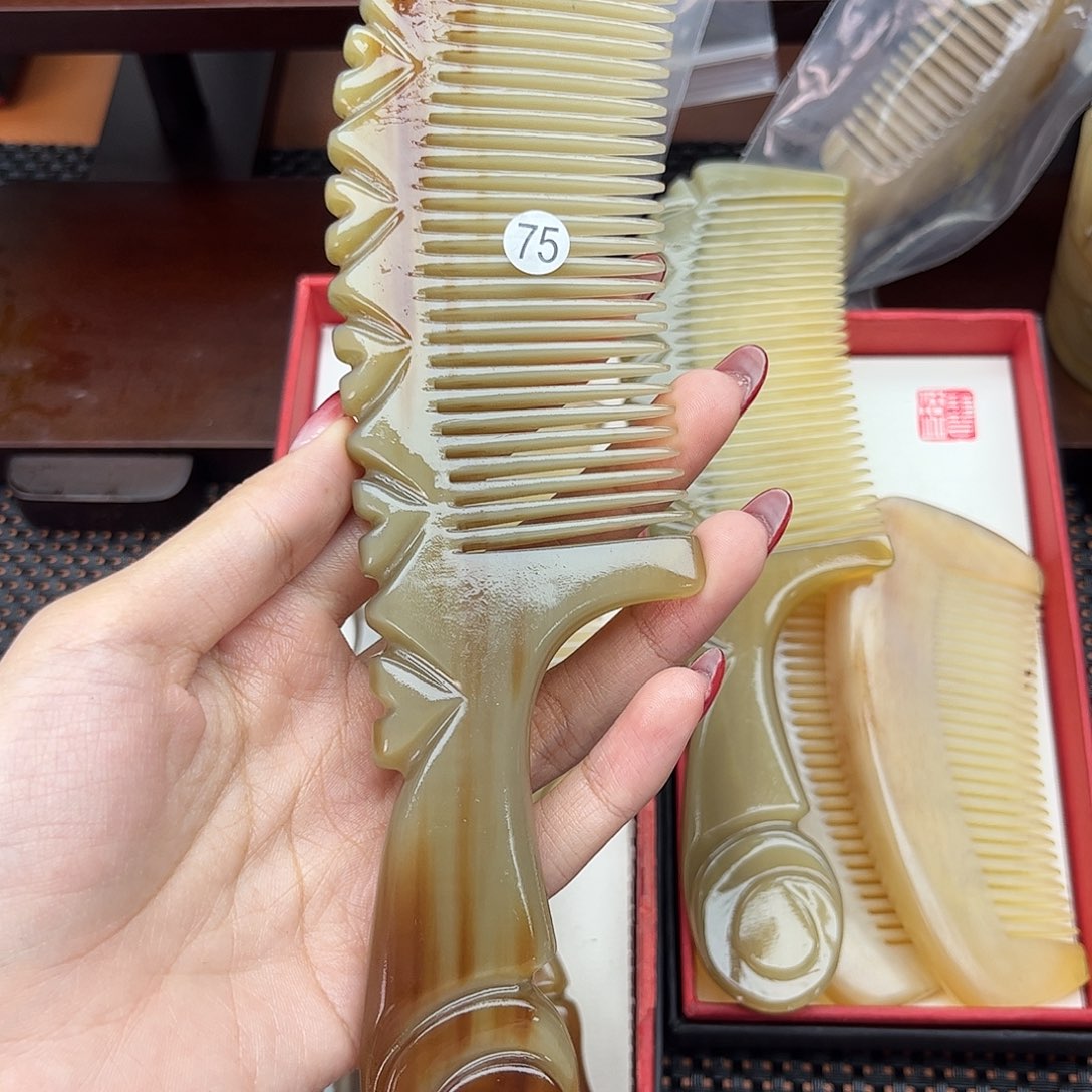 任***娘手工制作纯牛角梳子