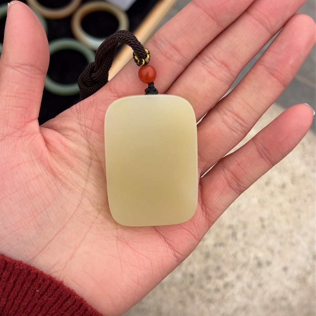 和田玉（糖玉）颈饰未镶嵌