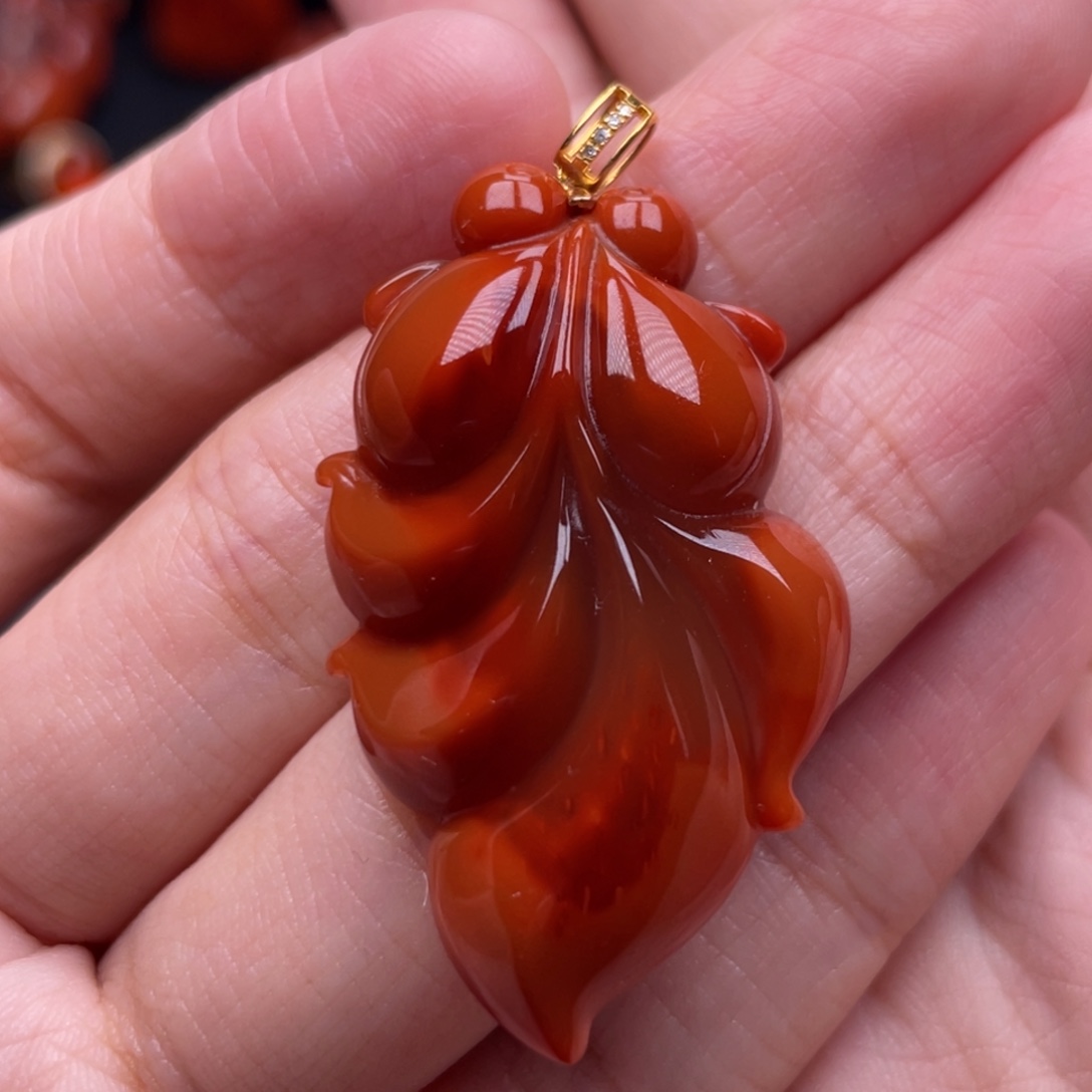 南红玛瑙18K金镶嵌珠宝奇石金玉满堂吊坠