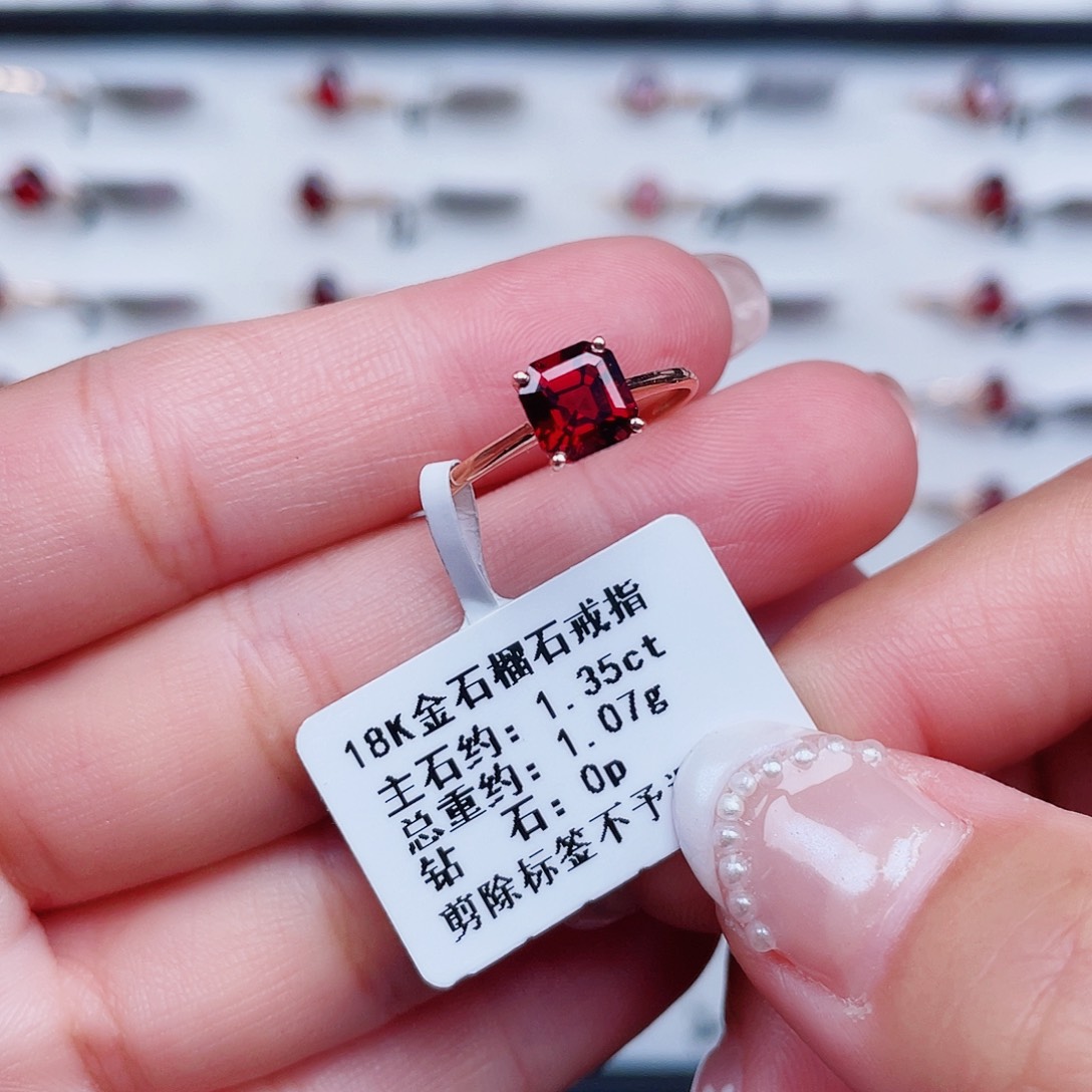 石榴石戒指18K金镶嵌